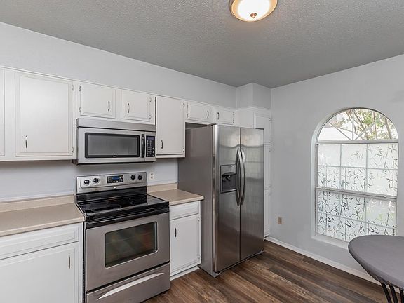 5th image of 916 Park Meadow Dr