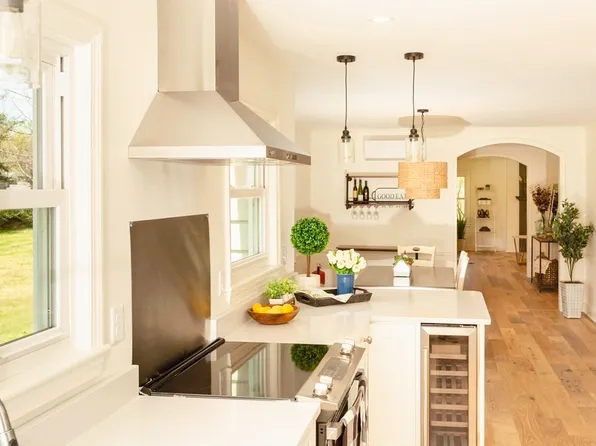 35 North Ave, Mendon, MA 01756