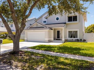 9650 SW 9th Ct, Pembroke Pines, FL 33025