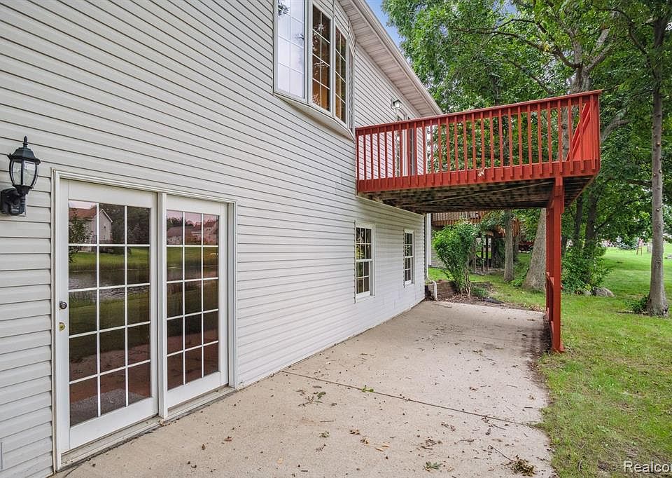 2410 Chestnut Bnd, Howell, MI 48855 MLS 20230077434 Zillow