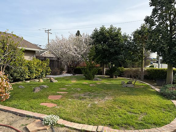 3rd image of 3581 Forest Ave