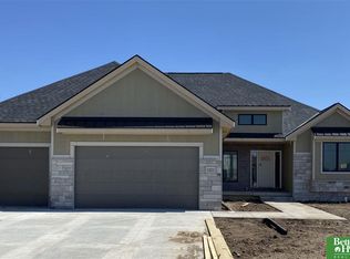 3421 Tree Line Dr, Lincoln, NE 68516