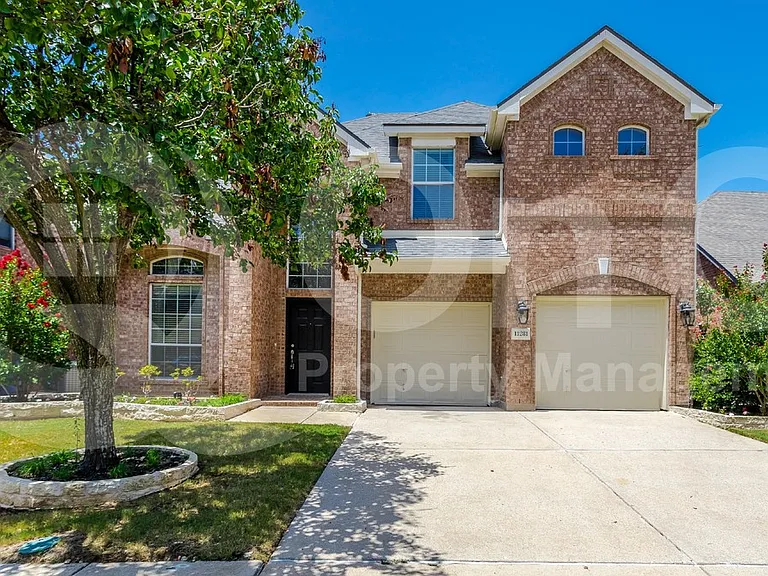 11281 Balcones Dr — Photo 6