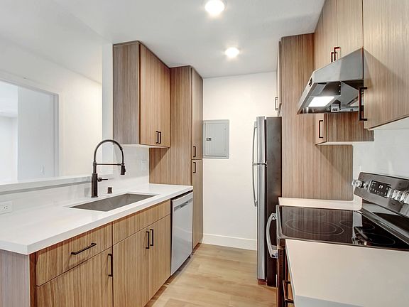 2nd image of 930 N Martel Ave APT 111