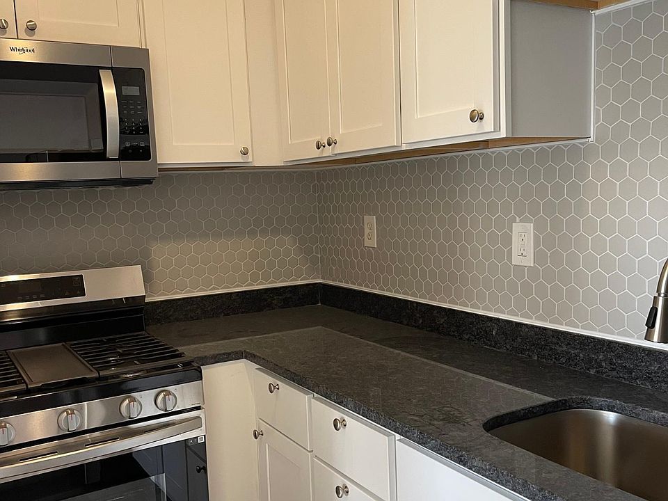 2nd image of 277 Flint St #2