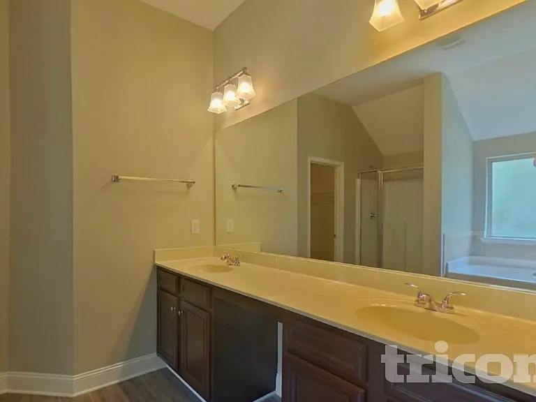 2102 Farmdale Ct — Photo 9