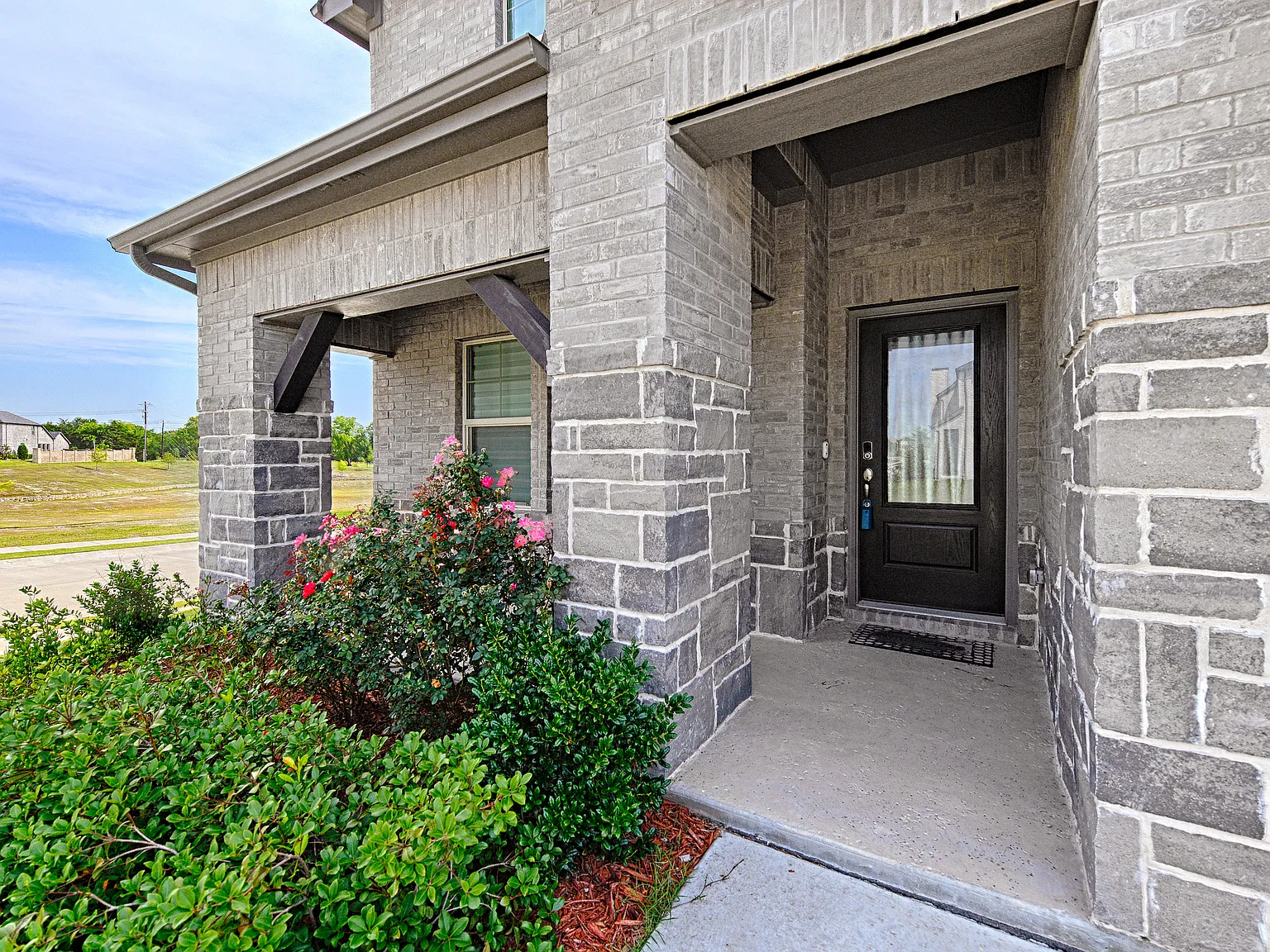 4 bed, 3.5 bath, 3110 sqft, $3,000 — Photo 3