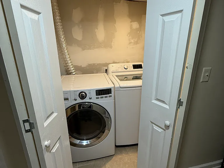 5011 Millers Gln #B — Photo 8