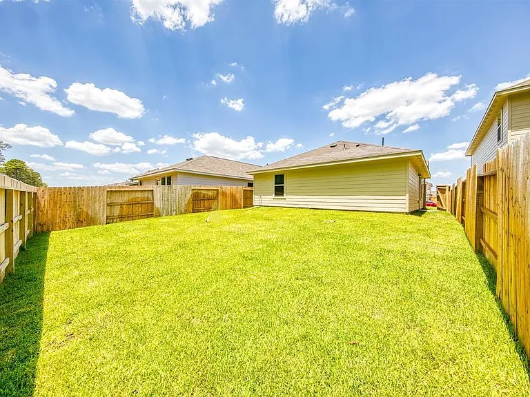 20930 Zuccala Dr — Photo 18