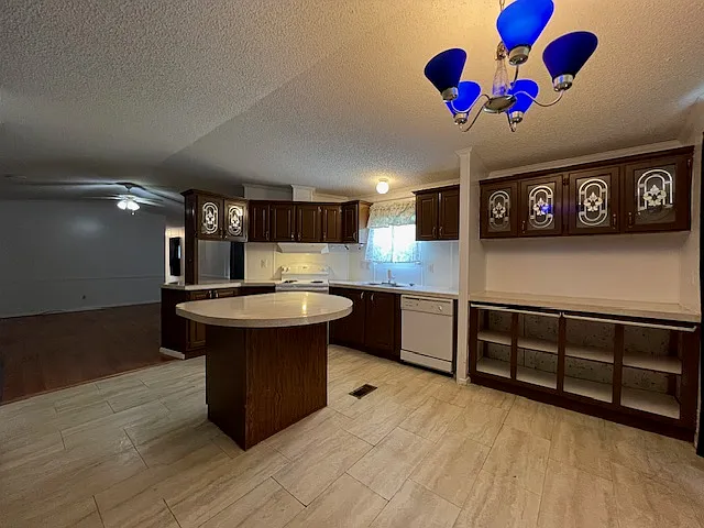 1405 Harper Dr — Photo 3