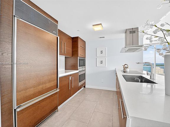 5th image of 495 Brickell Ave APT 3901