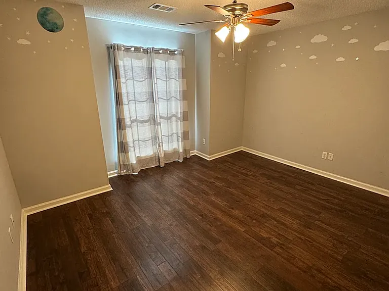 108 E Stonehaven Cir — Photo 13
