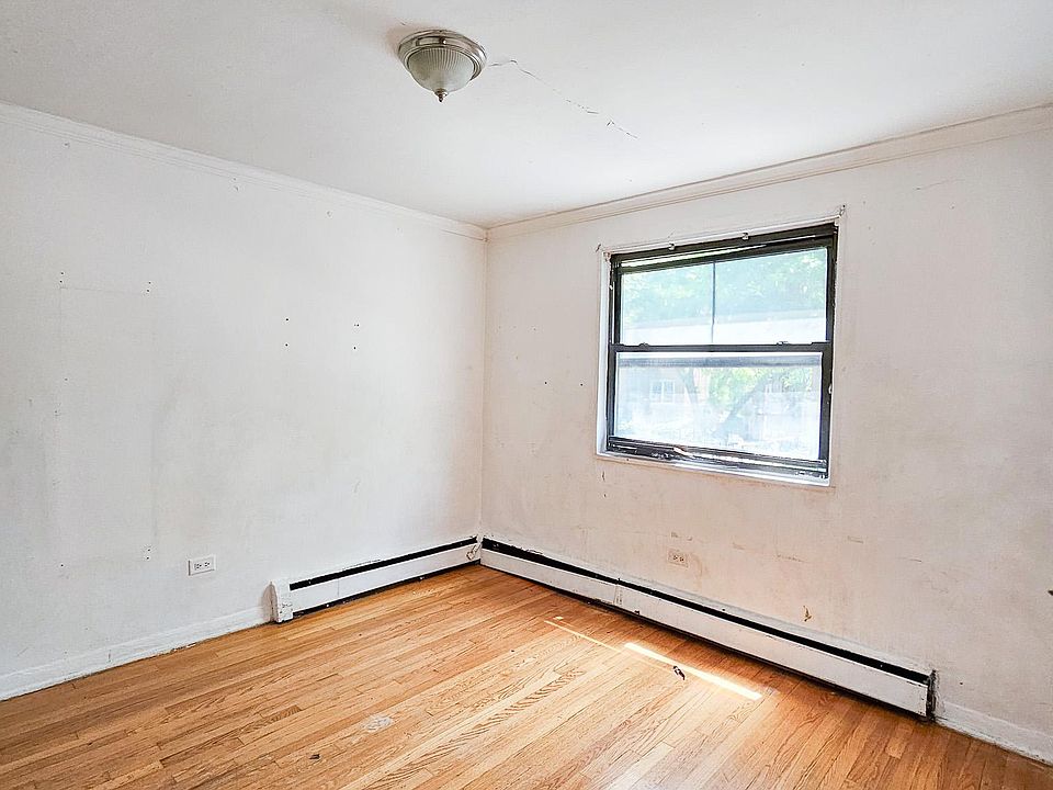 1st image of 1652 W Pratt Blvd APT 2S