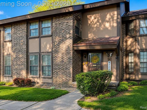 25215 Greenbrooke Dr, Southfield, MI 48033