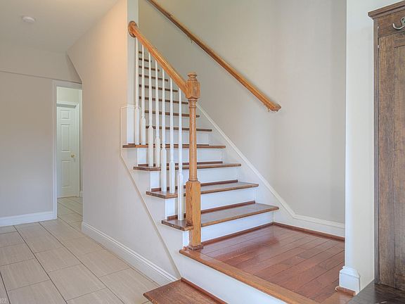 4th image of 560 Keystone Dr