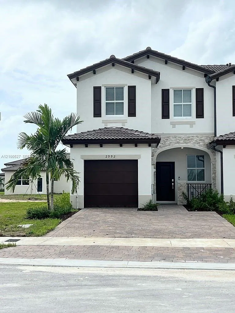 3 bed, 2.5 bath, $2,800 — Photo 1