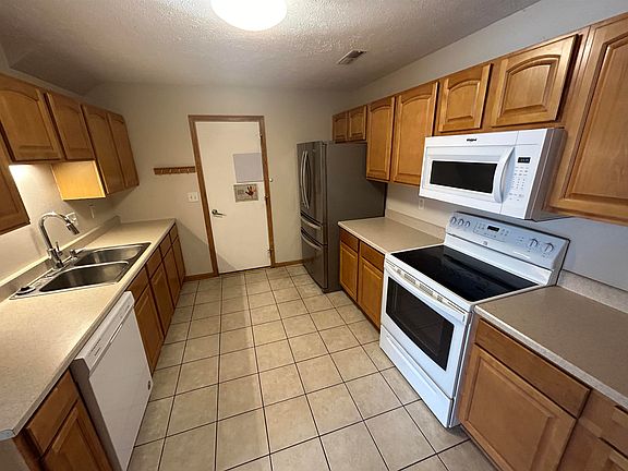 3rd image of 831 University Pkwy