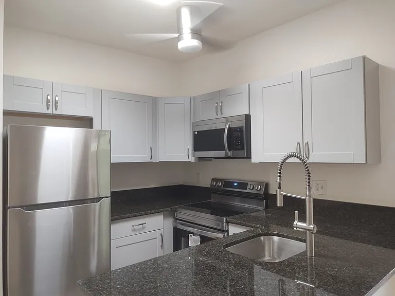 284 S Highland Ave #284 — Photo 8