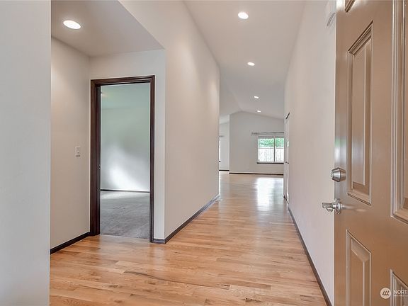 5th image of 14346 195TH Drive SE