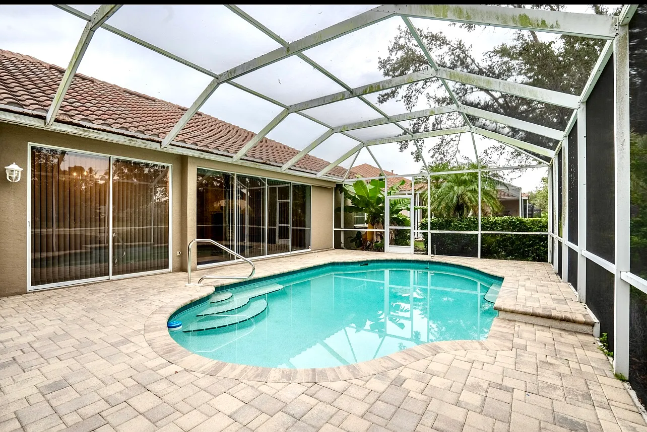 Old Creek Dr, Sarasota — Photo 4