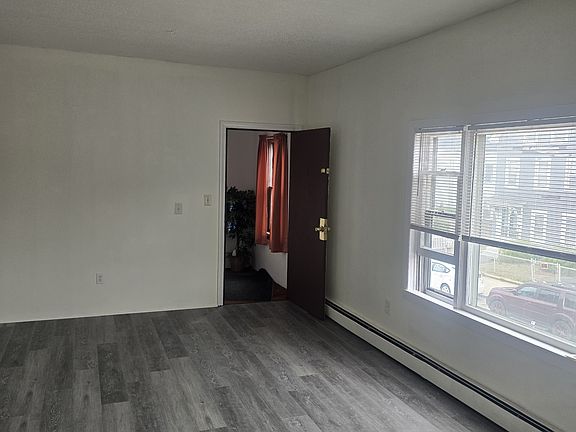 5th image of 395 Lake Ave