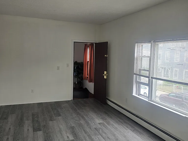 395 Lake Ave — Photo 5