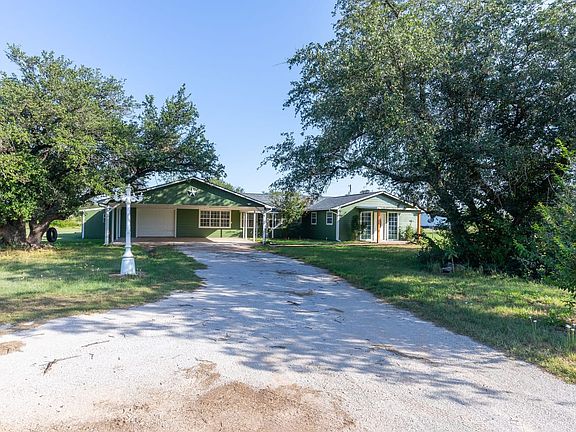 Rosser Retreat, mature oak trees, native grasses, utilities