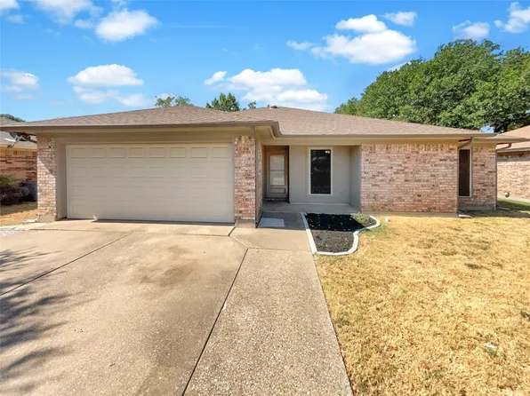 713 NW Douglas St, Burleson, TX 76028
