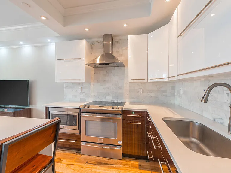 400 S Pointe Dr #307 — Photo 6