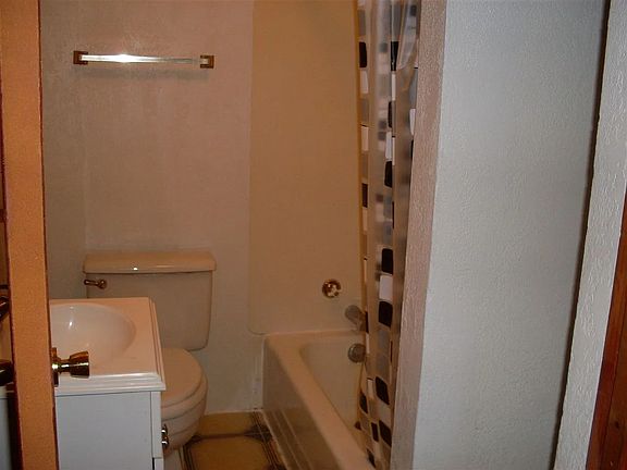 4th image of 6409 NW Oak Ave