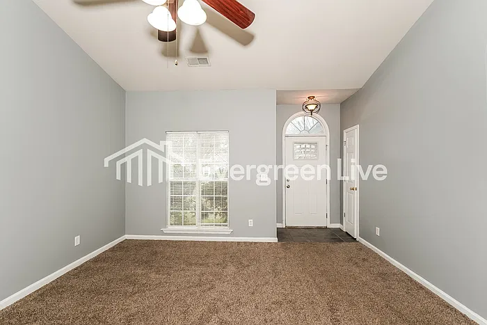 3 bed, 2.0 bath, 1769 sqft, $1,745 — Photo 3