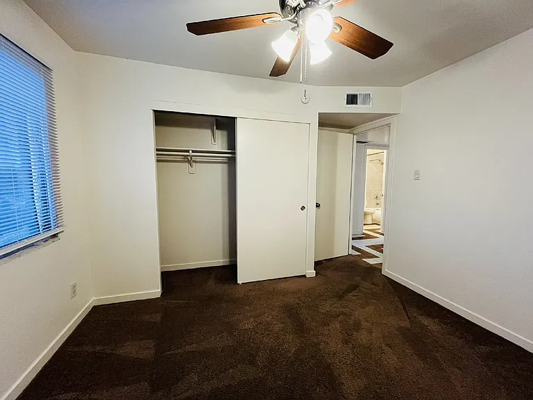 5041 N 40th Ave — Photo 16