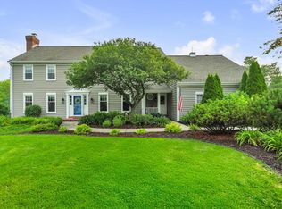 3610 W River Ridge Ct, Mequon, WI 53092