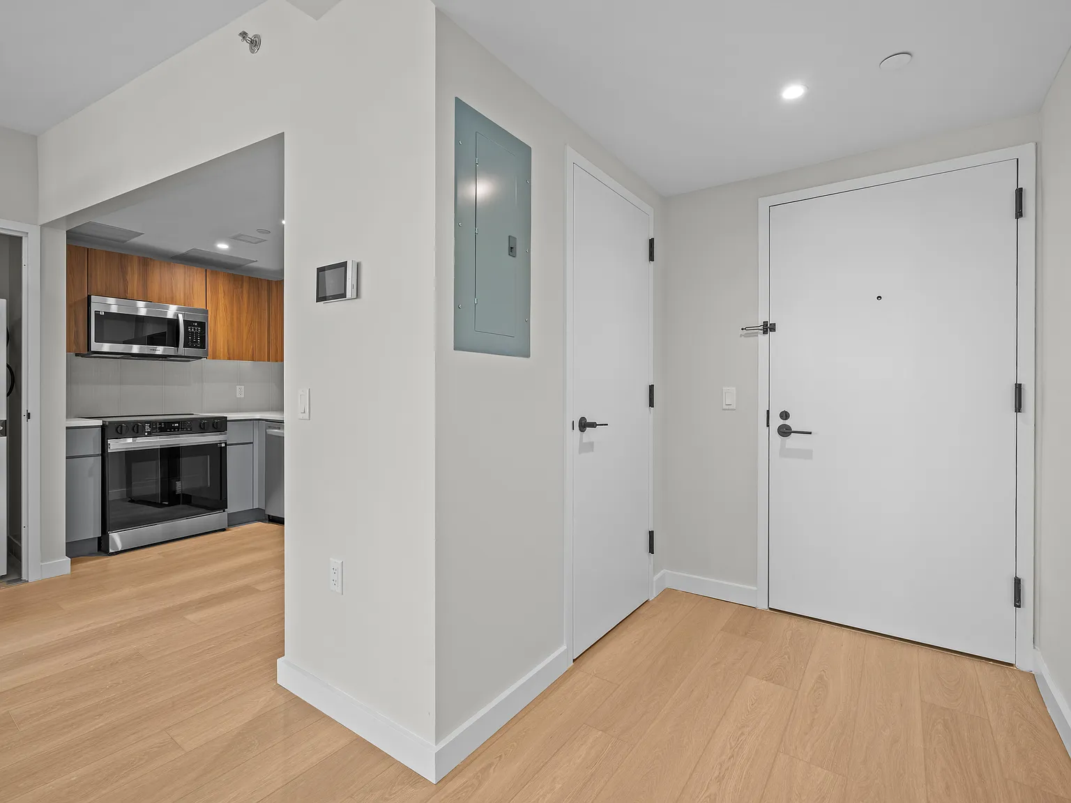 2905 West 17th Street — Photo 3