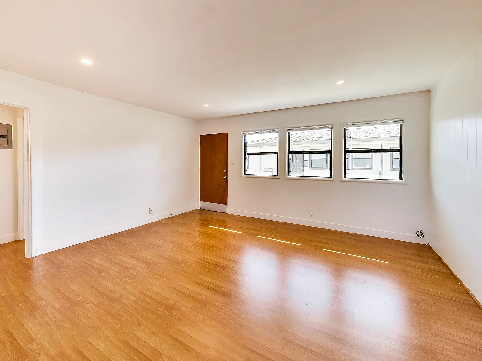 2 bed, 786 sqft, $3,295 — Photo 3