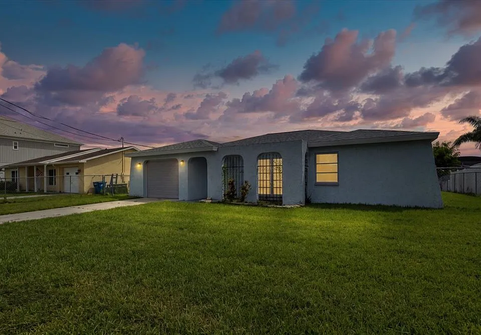 4284 Columbus Dr