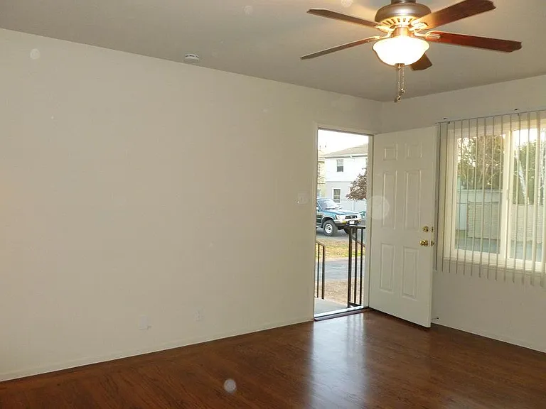 437 Central Ct — Photo 7
