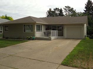 1307 N 18th St, Bismarck, ND 58501