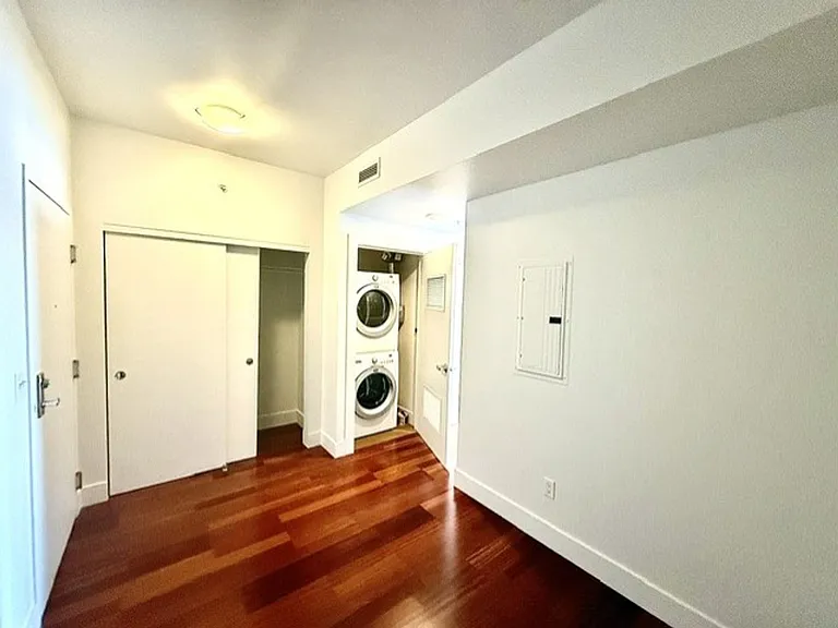 2911 2nd Ave #907 — Photo 2