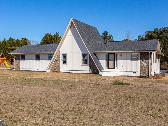 2nd image of 752 Jonathans Roost Rd