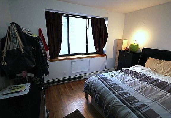 4th image of 608 E 11th St
