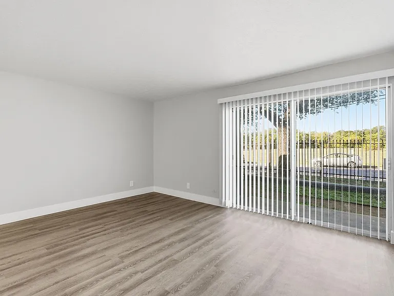 South Crest Apartments — Photo 101