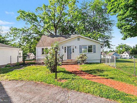 4th image of 105 Oak Hill Dr
