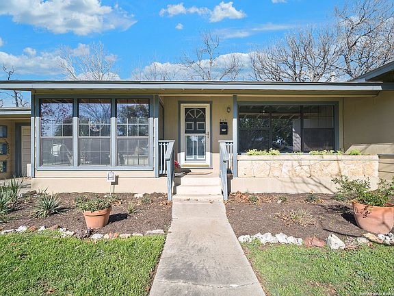 3rd image of 343 LARCHMONT DR