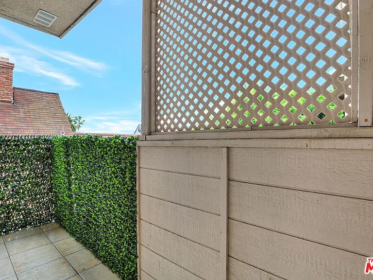 1260 S Beverly Glen Blvd #304 — Photo 35