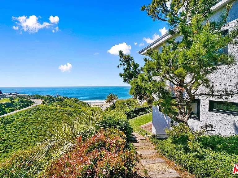 6817 Seawatch Ln — Photo 33