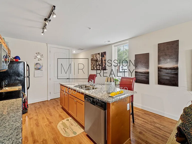 4323 Fountain Square Plz — Photo 8