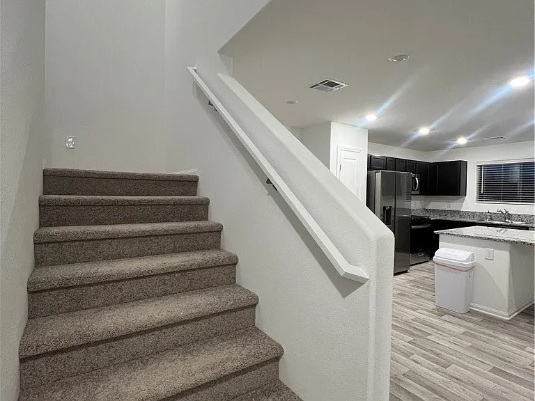 7668 Loftwood Ave — Photo 12