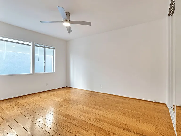218 S Gale Dr — Photo 19