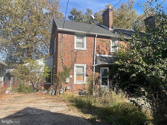 2nd image of 1114 Clover Ln